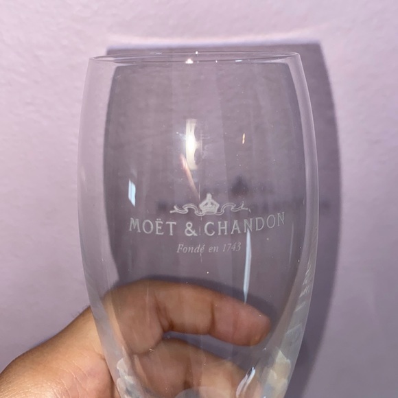 Moet & Chandon Champagne Flute Glasses and Stand - Picture 4 of 6